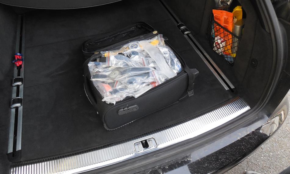 2014-4-24-847kufr s hodinkami.JPG